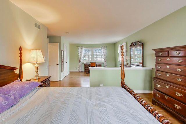 11 W Emerson Street, Arlington Heights, IL 60005