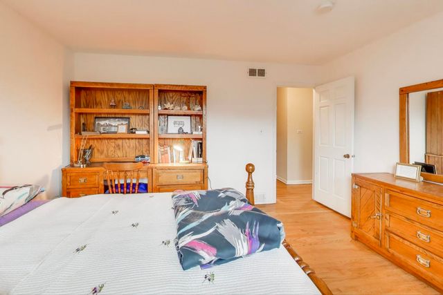 11 W Emerson Street, Arlington Heights, IL 60005