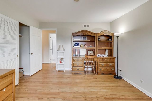 11 W Emerson Street, Arlington Heights, IL 60005