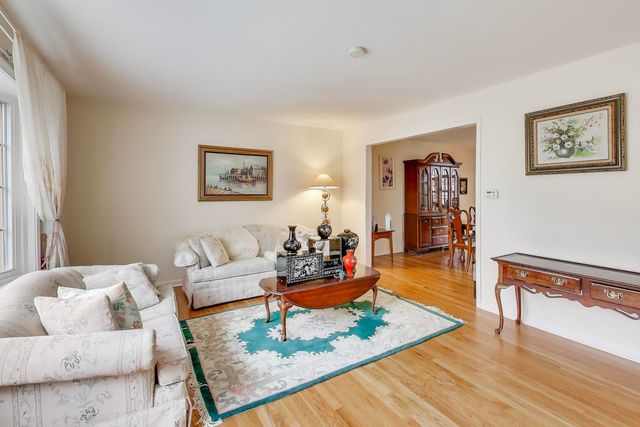 11 W Emerson Street, Arlington Heights, IL 60005