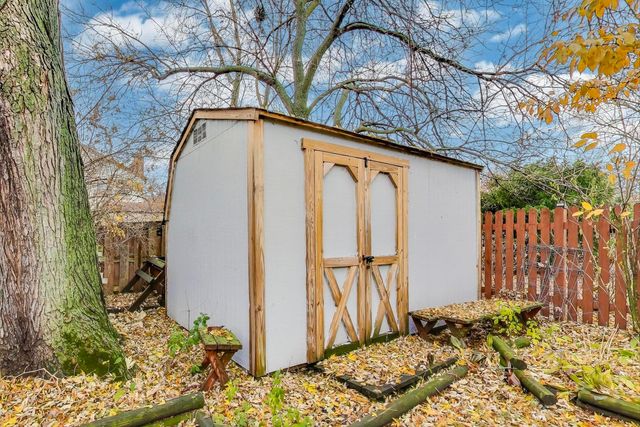 11 W Emerson Street, Arlington Heights, IL 60005