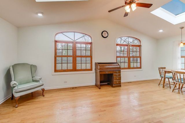 11 W Emerson Street, Arlington Heights, IL 60005