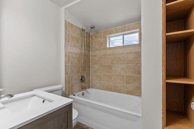 609 W COOK STREET, New London, WI 54961