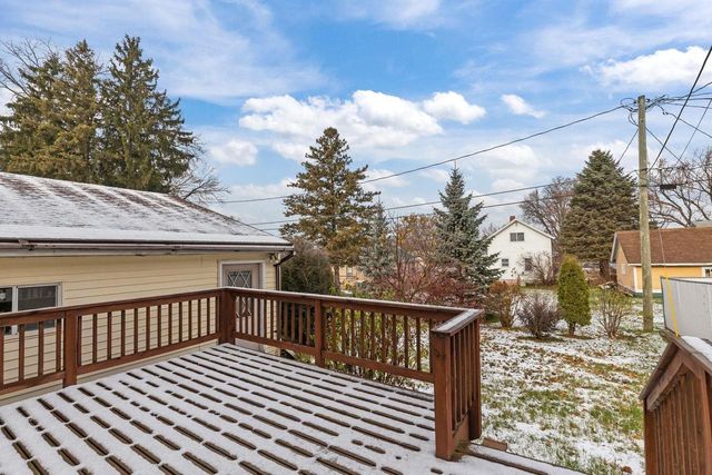 609 W COOK STREET, New London, WI 54961