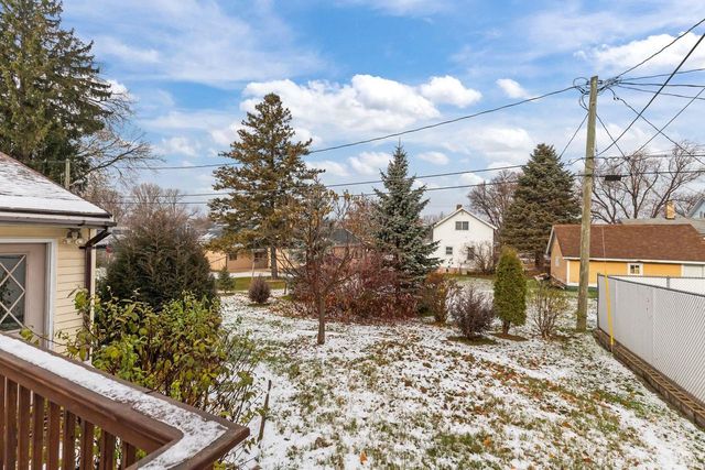 609 W COOK STREET, New London, WI 54961