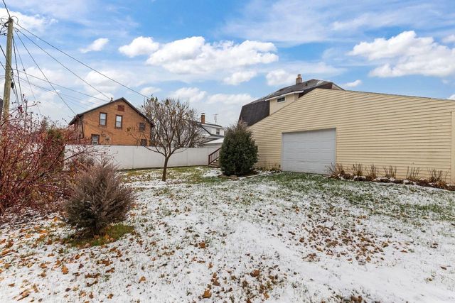 609 W COOK STREET, New London, WI 54961