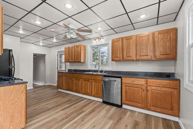 609 W COOK STREET, New London, WI 54961