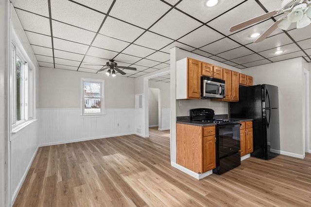 609 W COOK STREET, New London, WI 54961