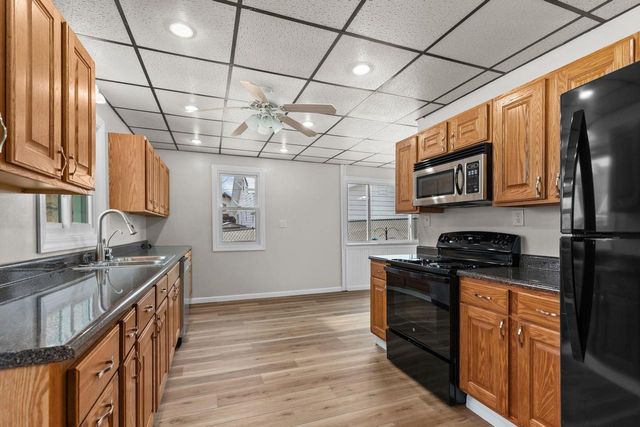 609 W COOK STREET, New London, WI 54961