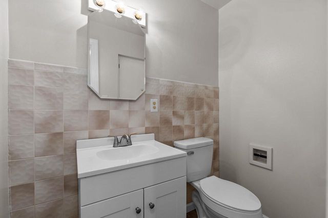 609 W COOK STREET, New London, WI 54961