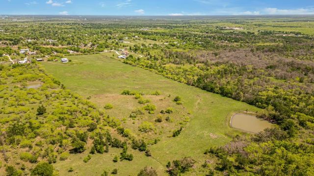 13484 Avis RD, Dale, TX 78616