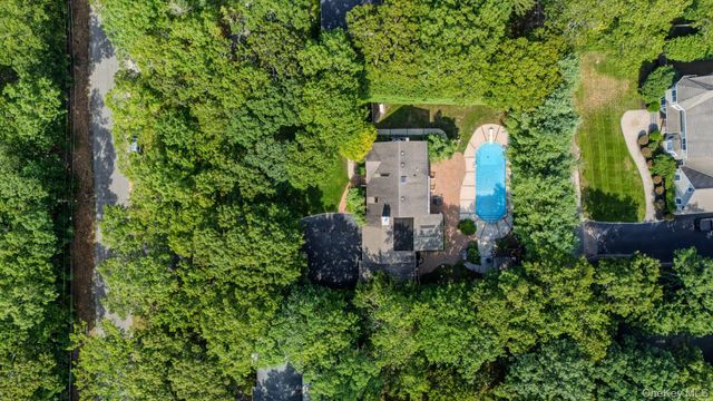 10 W Landing Road, Hampton Bays, NY 11946