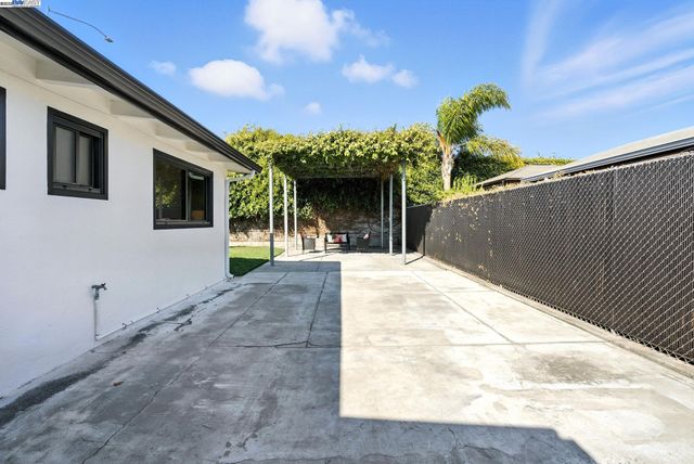 36686 Charles St, Newark, CA 94560