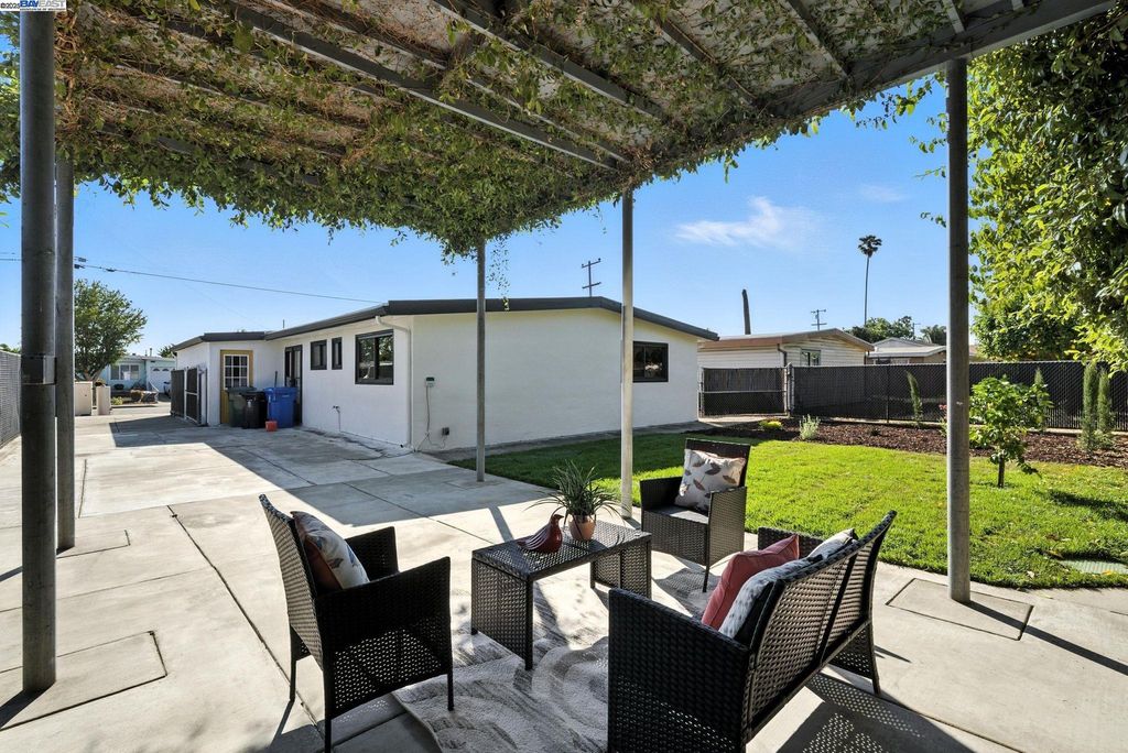 36686 Charles St, Newark, CA 94560