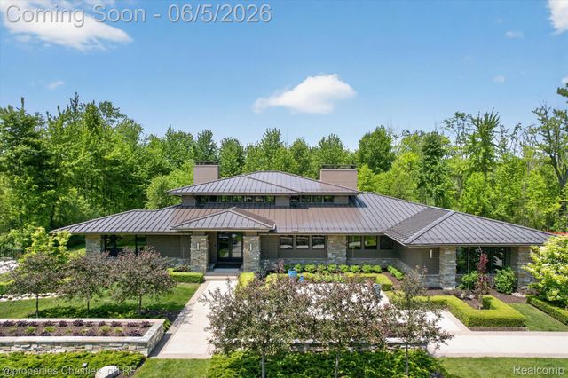 22635 Evergreen Court, Novi, MI 48374