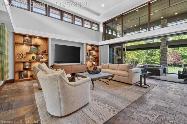 22635 Evergreen Court, Novi, MI 48374