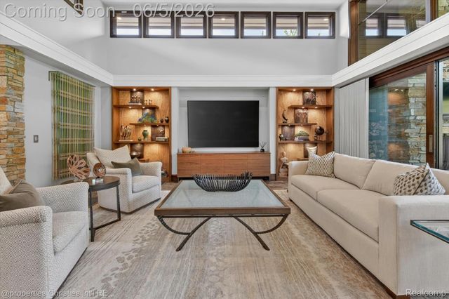 22635 Evergreen Court, Novi, MI 48374