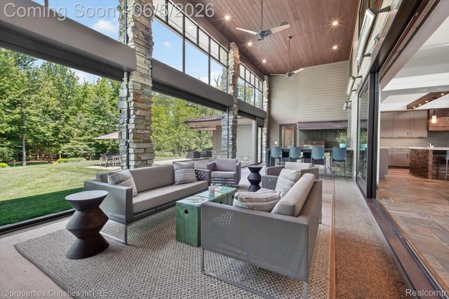 22635 Evergreen Court, Novi, MI 48374