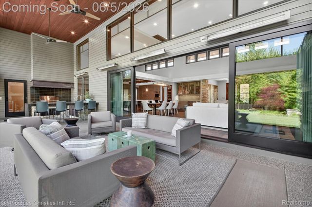22635 Evergreen Court, Novi, MI 48374