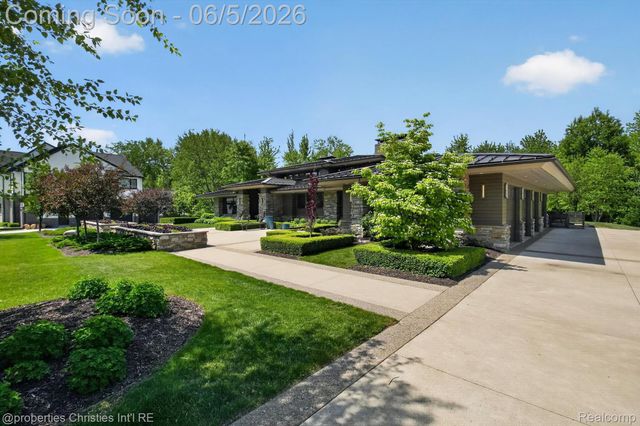 22635 Evergreen Court, Novi, MI 48374