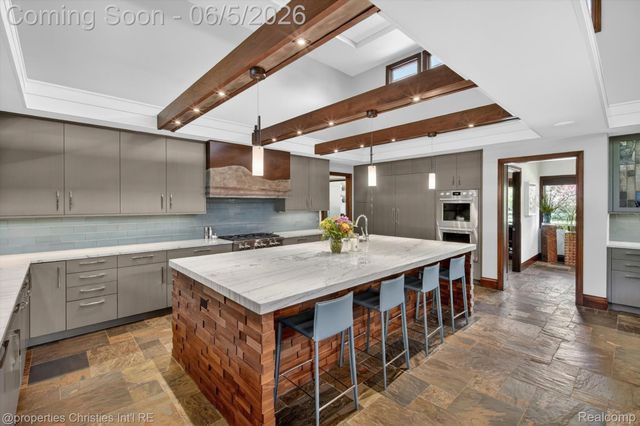 22635 Evergreen Court, Novi, MI 48374