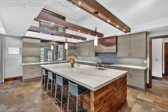 22635 Evergreen Court, Novi, MI 48374