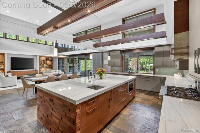 22635 Evergreen Court, Novi, MI 48374