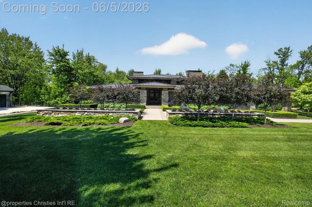 22635 Evergreen Court, Novi, MI 48374