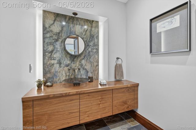 22635 Evergreen Court, Novi, MI 48374