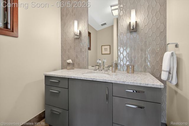 22635 Evergreen Court, Novi, MI 48374