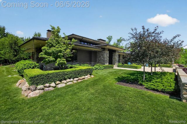 22635 Evergreen Court, Novi, MI 48374