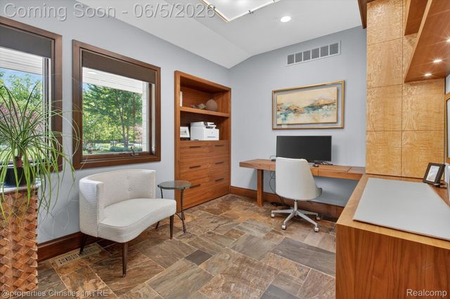 22635 Evergreen Court, Novi, MI 48374