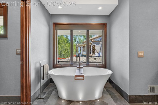 22635 Evergreen Court, Novi, MI 48374