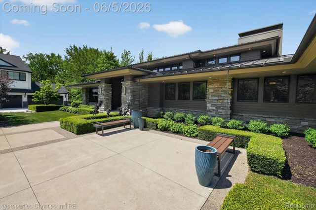22635 Evergreen Court, Novi, MI 48374