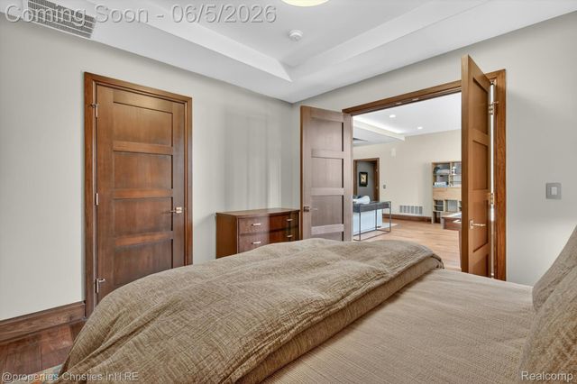 22635 Evergreen Court, Novi, MI 48374