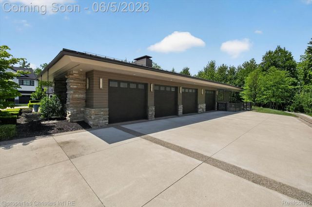 22635 Evergreen Court, Novi, MI 48374