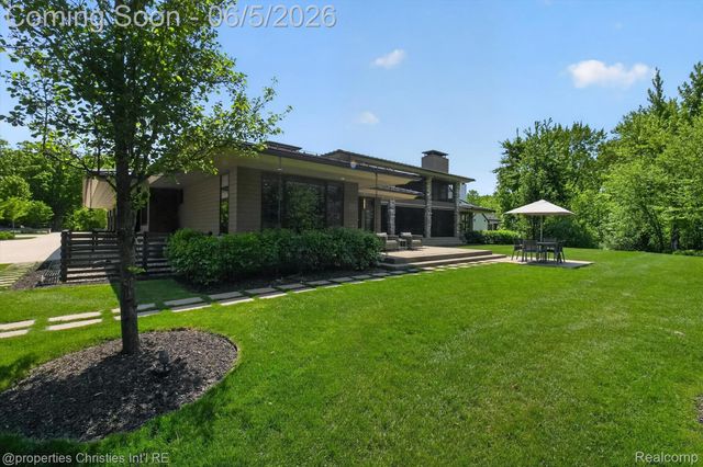 22635 Evergreen Court, Novi, MI 48374