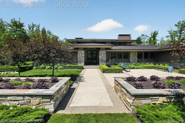 22635 Evergreen Court, Novi, MI 48374