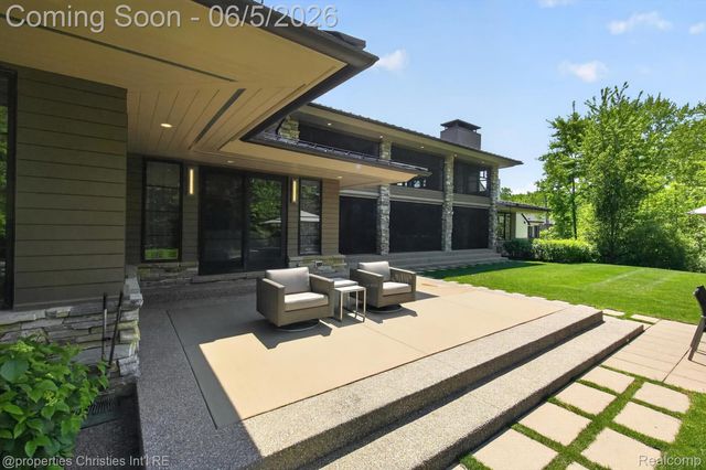 22635 Evergreen Court, Novi, MI 48374