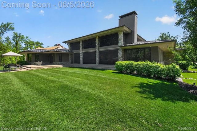22635 Evergreen Court, Novi, MI 48374