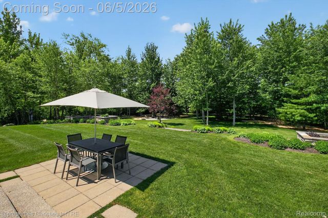 22635 Evergreen Court, Novi, MI 48374