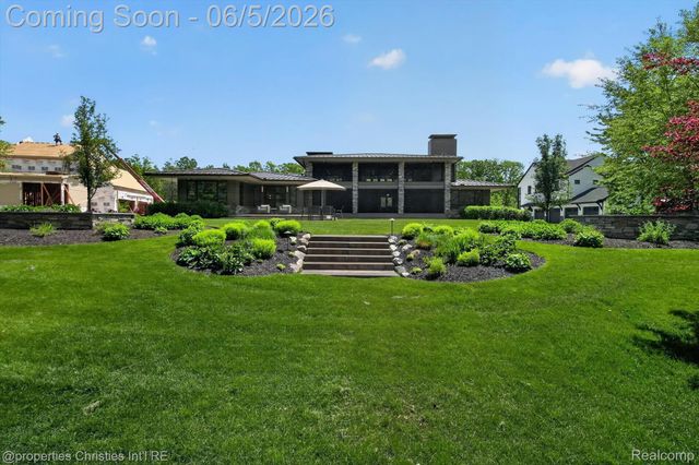 22635 Evergreen Court, Novi, MI 48374