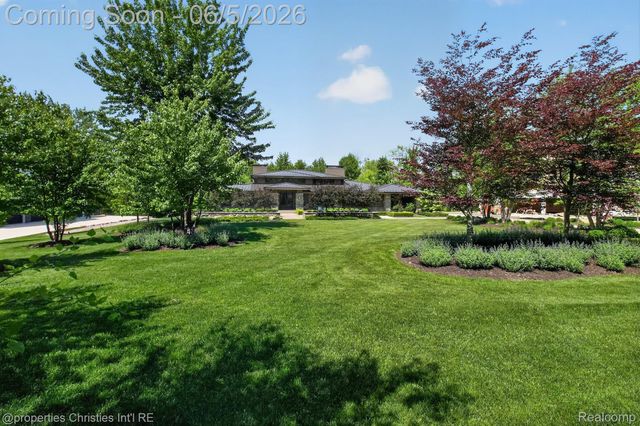 22635 Evergreen Court, Novi, MI 48374