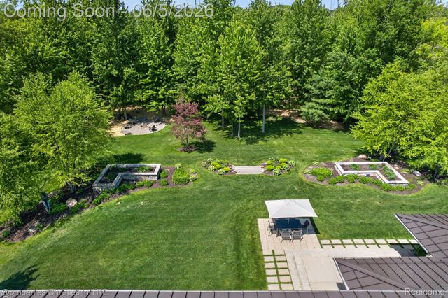 22635 Evergreen Court, Novi, MI 48374