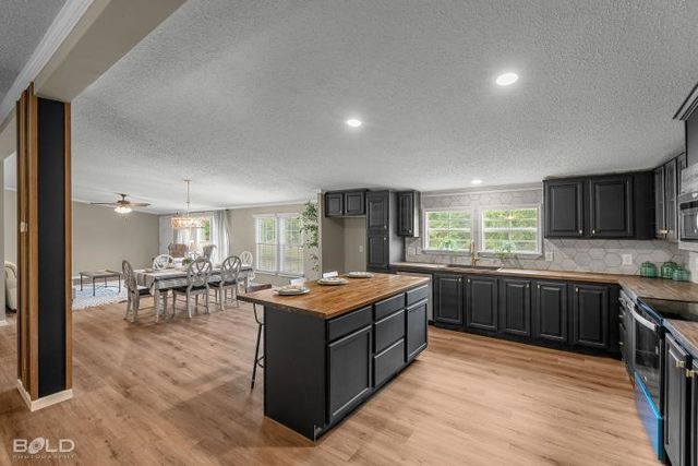 8730 Pinehaven, Keithville, LA 71047