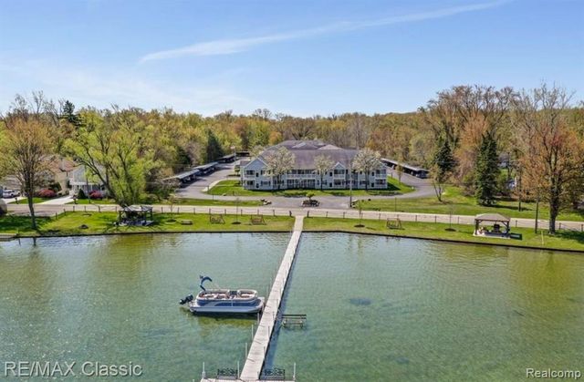 1155 S Lake Drive 57, Novi, MI 48377