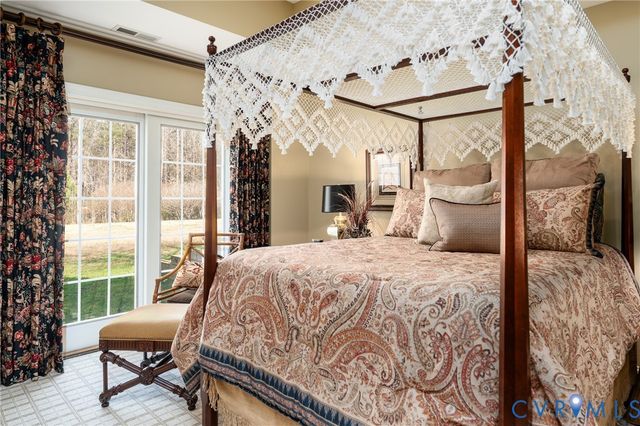 16484 W Crescent Ln, Montpelier, VA 23192