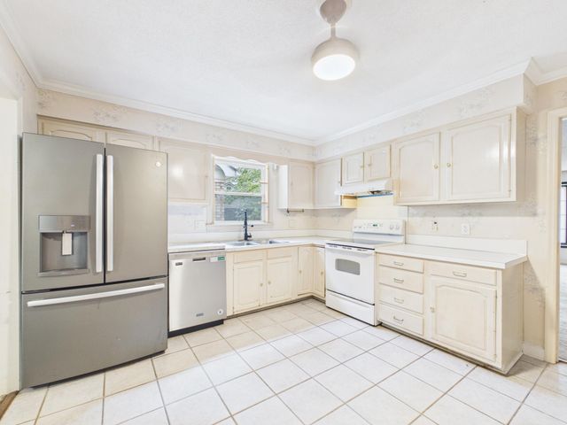 102 Candlewood Court, Summerville, SC 29485