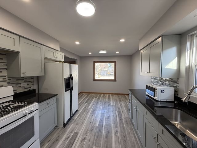 7504 LATROBE Avenue, Burbank, IL 60459