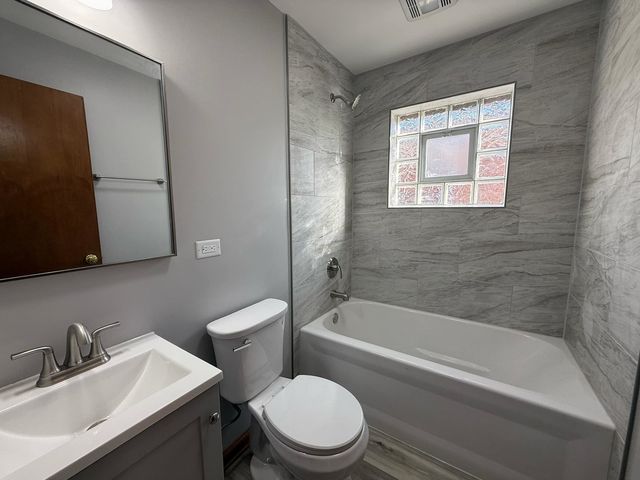 7504 LATROBE Avenue, Burbank, IL 60459